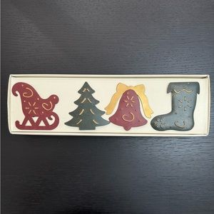 NIB PEIR 1 CHRISTMAS NAPKIN RINGS - SET OF 4